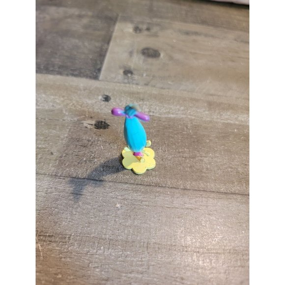 Trolls smidge blue hair yellow toy figure - Picture 4 of 5